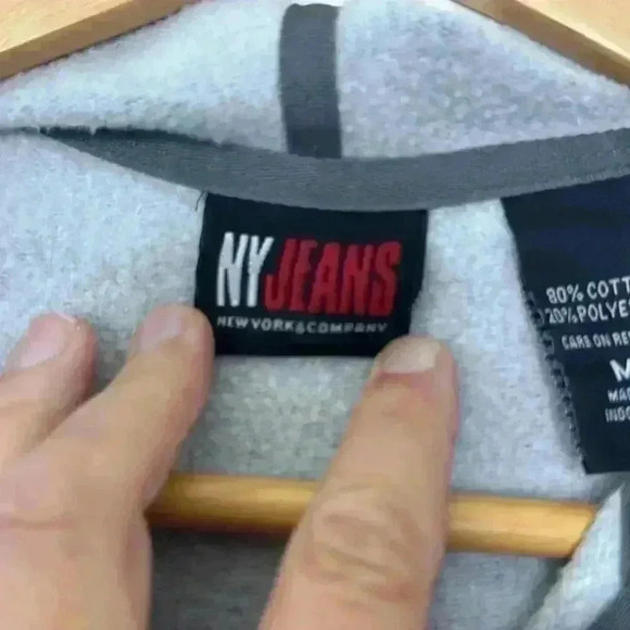 New York & Company Women’s Gray Crop Zip up Sweatshirt Hoodie size: Med - Picture 2 of 9